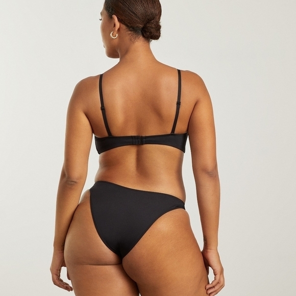 Everlane The Scoop-Neck Bikini Top in Black in Size Large - Picture 7 of 15